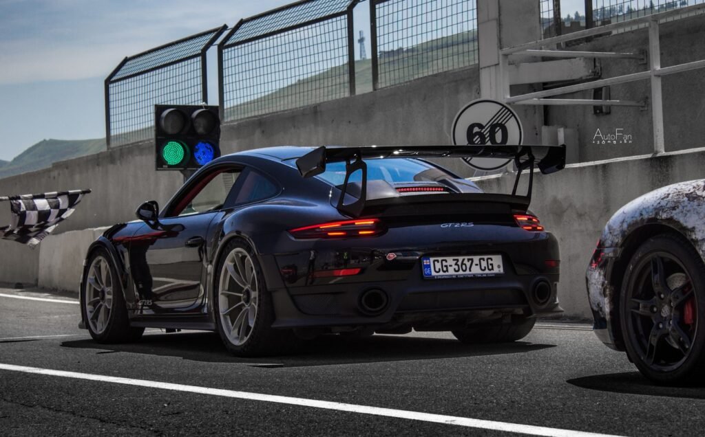 Teljesítmény és Stílus: A Legújabb Sportautók Tesztje